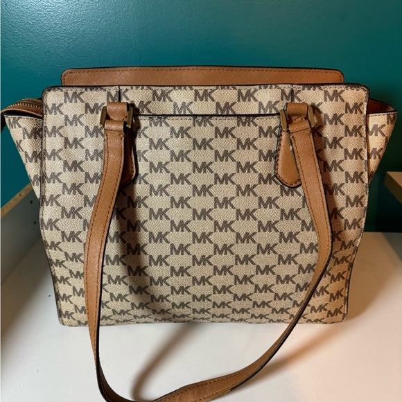 Michael Kors Tan and Cream Signature Tote Bag Purse - Picture 3 of 13